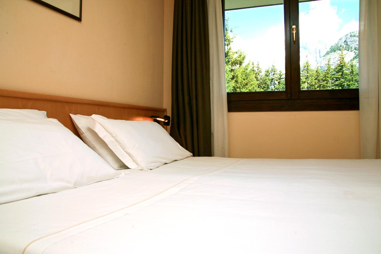 Hotel Les Jumeaux กูร์มาเยอร์ ภายนอก รูปภาพ