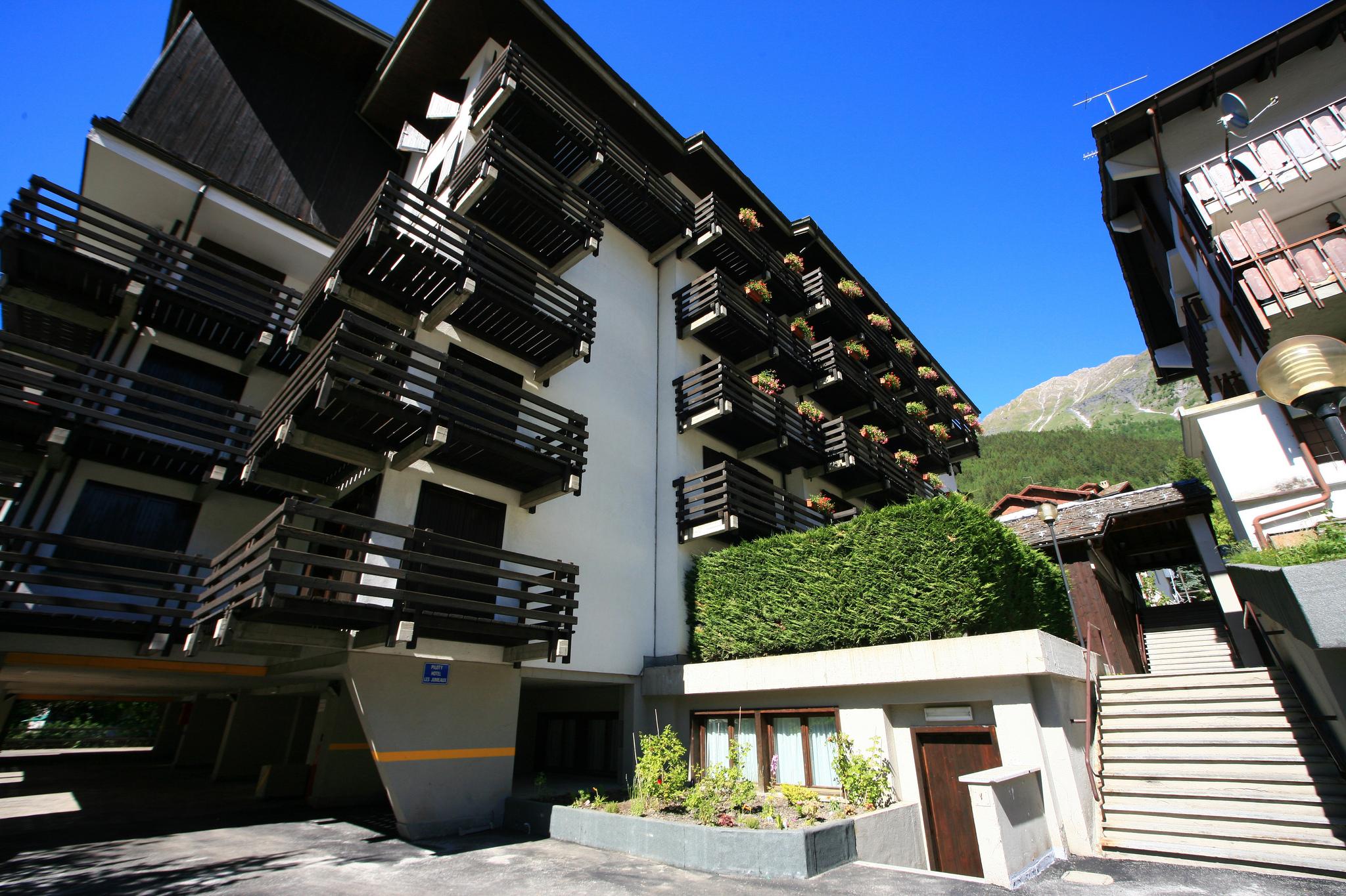 Hotel Les Jumeaux กูร์มาเยอร์ ภายนอก รูปภาพ