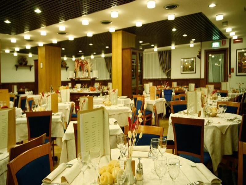 Hotel Les Jumeaux กูร์มาเยอร์ ภายนอก รูปภาพ