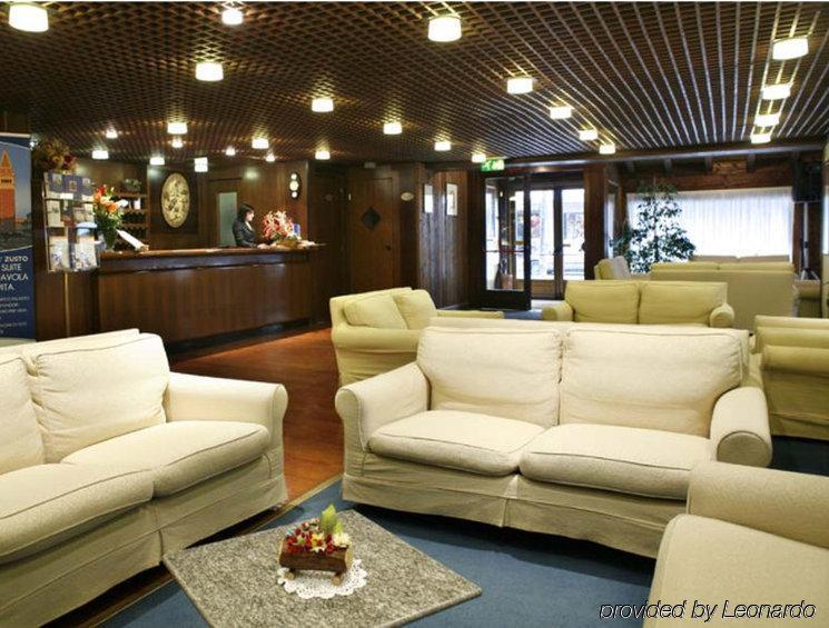 Hotel Les Jumeaux กูร์มาเยอร์ ภายนอก รูปภาพ