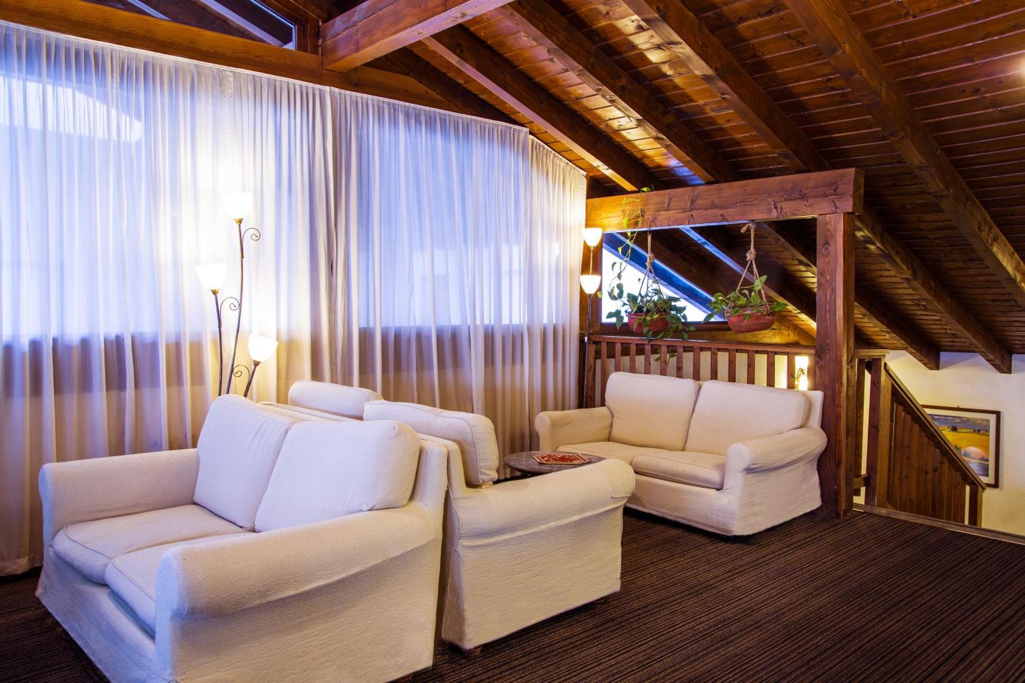 Hotel Les Jumeaux กูร์มาเยอร์ ภายนอก รูปภาพ