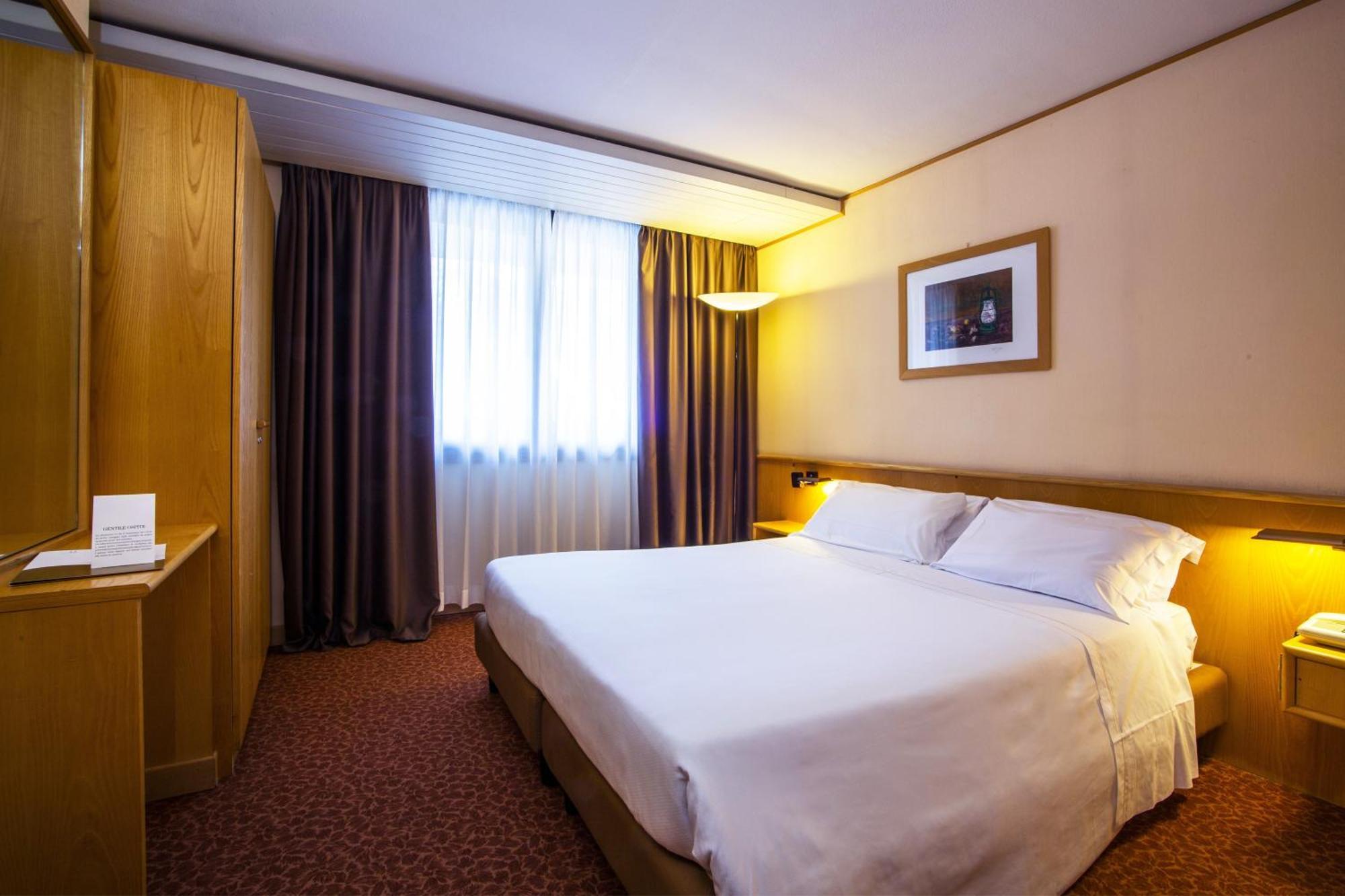 Hotel Les Jumeaux กูร์มาเยอร์ ภายนอก รูปภาพ