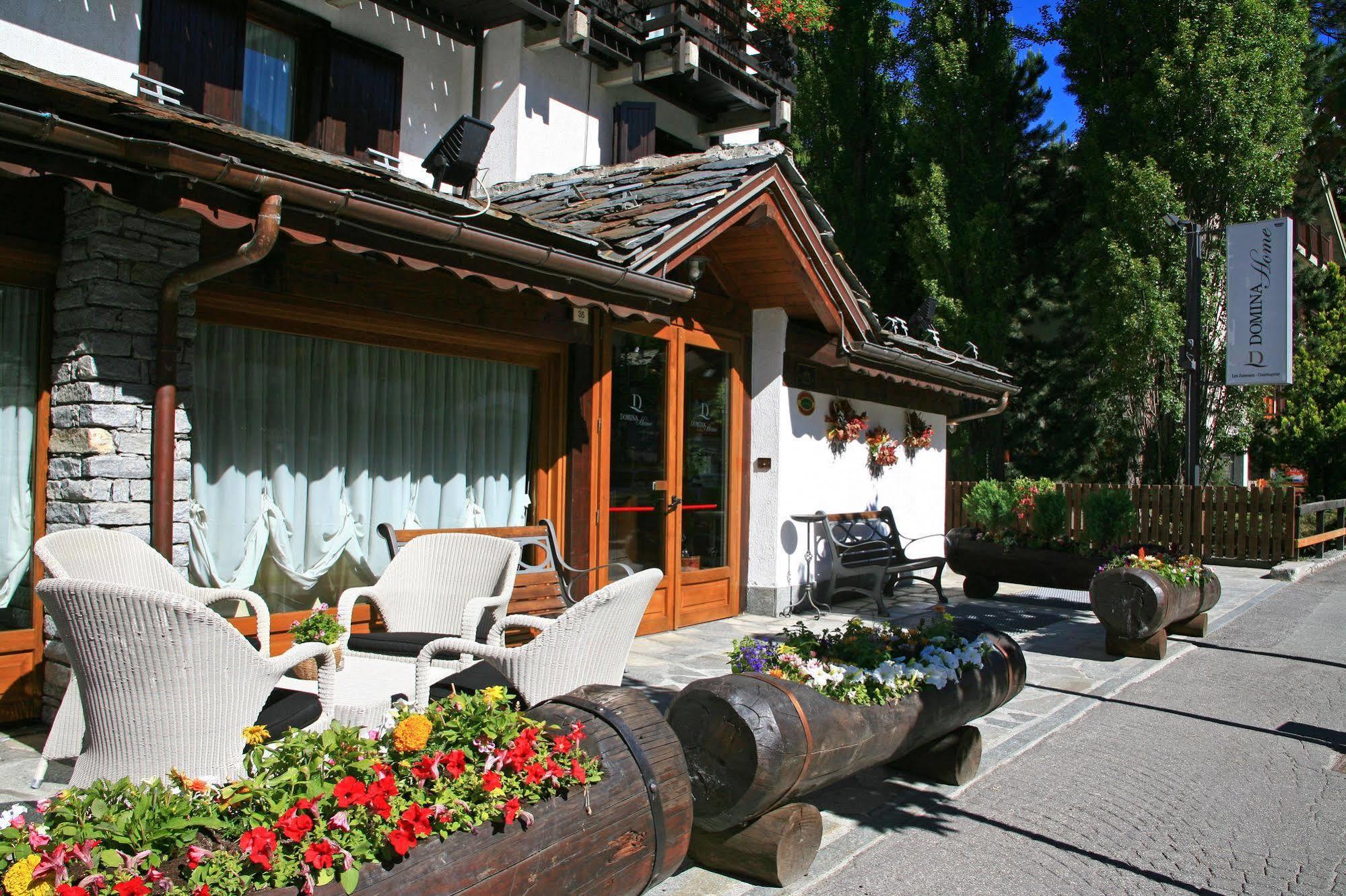 Hotel Les Jumeaux กูร์มาเยอร์ ภายนอก รูปภาพ